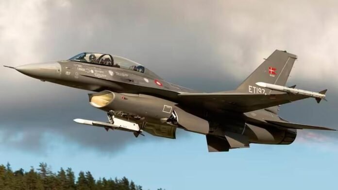 Milei presentó los primeros 6 aviones de combate F-16 comprados a Dinamarca