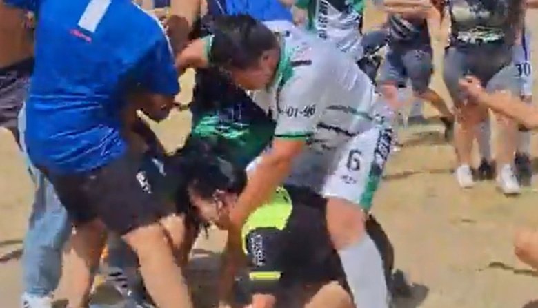 Bahía Blanca: brutal agresión a una árbitra en un partido de fútbol amateur