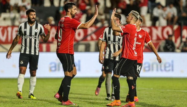 Con un doblete de Ávalos, Independiente cerró el verano con un triunfo por 2-0 frente a Montevideo Wanderers