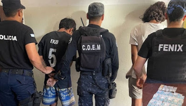 Detuvieron a dos personas por un arrebato y recuperaron $379 mil