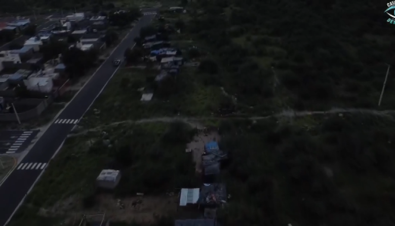 “Los olvidados”: familias sobreviven a la intemperie en el loteo Parque Sur
