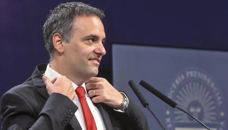 Manuel Adorni asume como director de YPF en representación del Estado Nacional