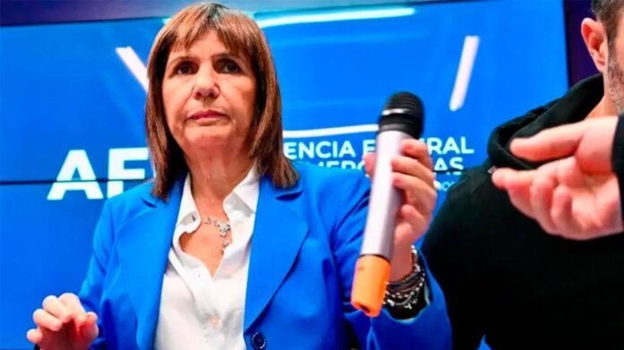 “Lo compré por Amazon”: Bullrich habló de su traje y avivó el debate por los precios