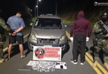 Detienen a un policia federal con más de 300 dosis de cocaína