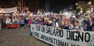 Docentes autoconvocados y personal de salud marcharon en la Capital