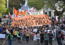 Docentes universitarios: Van por una semana completa de paro