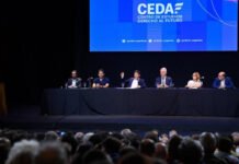 Kicillof llamó a construir un frente opositor y criticó con dureza a Milei