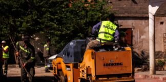 La Capital avanza con obras estructurales y refuerza el plan de bacheo en los barrios