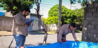 Refuerzan operativos contra el dengue con control focal en barrios de la Capital