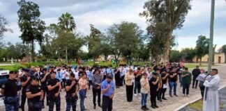 Rezo del Vía Crucis con personal policial y vecinos