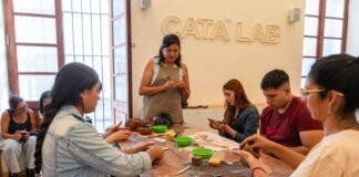 Se celebró el Día del Artesano en CATA con feria, talleres y demostraciones en vivo