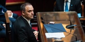 Adorni defendió el plan económico, criticó al kirchnerismo y evitó hablar de su patrimonio