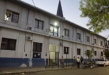 Alerta en establecimientos escolares debido a amenazas escritas en baños, investiga la justicia