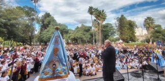Alumnos del Nivel Primario peregrinan junto a María y al Beato Esquiú rogando por la paz