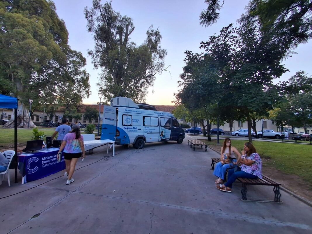 El Móvil de Documentación Rápida continúa recorriendo la Capital e interior con más operativos