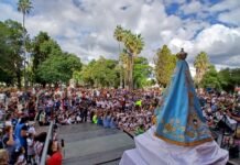 El Vallecito puso alegría y color al Paseo de la Fe