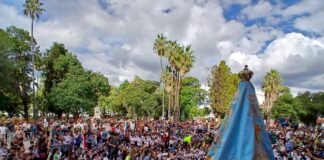 El Vallecito puso alegría y color al Paseo de la Fe