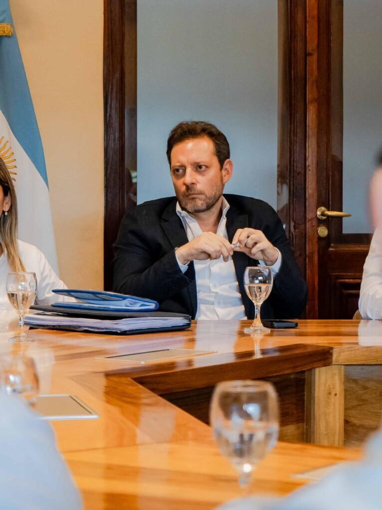 Natella: “Educación absorberá a Trabajo, no a la inversa