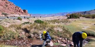 Recuperación del recurso hídrico en Fiambalá tras el vuelco de camión con salmuera