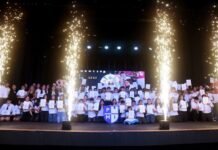 Se entregó más de 200 certificados de la Universidad de Cambridge a alumnos y docentes municipales