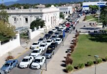 Taxistas y remiseros se movilizaron frente a la Municipalidad de la Capital