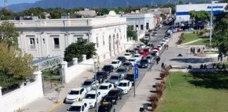 Taxistas y remiseros se movilizaron frente a la Municipalidad de la Capital