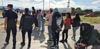 Vecinos cortaron avenida Chelemín por demoras en el plan de autoconstrucción