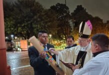 Vigilia Pascual: Durante la ceremonia litúrgica, un adulto recibió el Santo Bautismo.