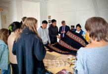 Artesanos de la Ruta del Telar se capacitan en Francia en diseño y oficios textiles