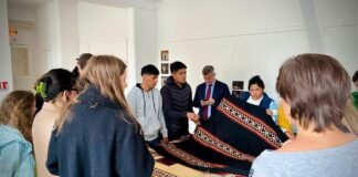 Artesanos de la Ruta del Telar se capacitan en Francia en diseño y oficios textiles
