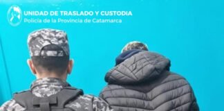 Efectivos policiales trasladaron a un hombre al Servicio Penitenciario