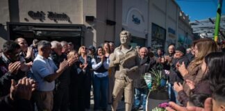 Emotivo homenaje: el canillita Ramón “Cacho” Iturre volvió a su histórica esquina