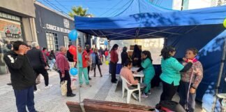 La Capital celebró el Día de la Enfermería con una jornada de prevención y autocuidado en la Peatonal