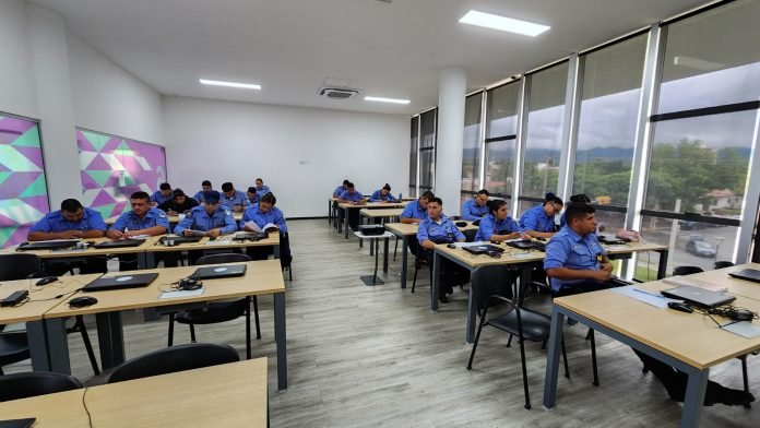 La Capital y la Policía de la Provincia avanzan en una histórica capacitación en herramientas digitales e Inteligencia Artificial
