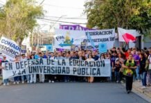 La UNCA marcha en defensa de la educación pública y el salario docente