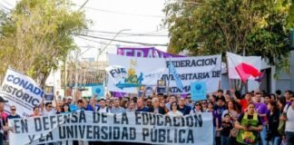 La UNCA marcha en defensa de la educación pública y el salario docente