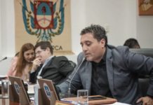 Polémica por el estacionamiento en el Poncho: Francisco Sosa defendió a cuidacoches y trabajadores informales