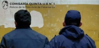 Discutió con su pareja, la tomó del cuello y la arrojó del colectivo en movimiento