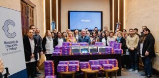 El Gobierno entregó tablets a escuelas para fortalecer la alfabetización