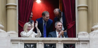 El oficialismo activa un operativo político ante los rumores sobre la salida de Adorni