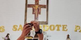 El padre Carlos Bazán celebró si primera Misa en el Oratorio Divino Niño Jesús