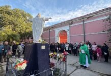 Emotiva misa y oración por los padres difuntos en el cementerio Munipal
