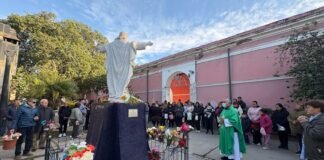 Emotiva misa y oración por los padres difuntos en el cementerio Munipal
