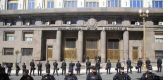 Evacuaron el Ministerio de Economía de la Nación por una supuesta amenaza de bomba