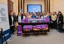 Gobierno entregó tablets a escuelas para fortalecer la alfabetización