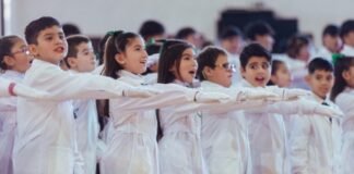 Más de 270 estudiantes municipales prometieron lealtad a la Bandera