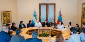 Obras para Villa Vil: en agosto se licita el camino a Laguna Blanca y avanza el tendido eléctrico