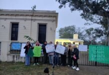 PADRES TOMARON LA ESCUELA N° 275 POR FALTA DE DOCENTES EN LAS CAÑAS