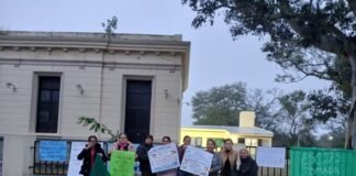 PADRES TOMARON LA ESCUELA N° 275 POR FALTA DE DOCENTES EN LAS CAÑAS