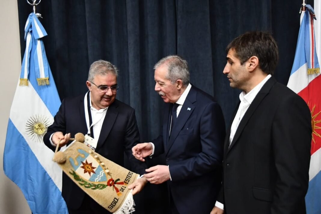 Raúl Jalil destacó el rol productivo del interior del país en el Primer Foro de Economías Regionales